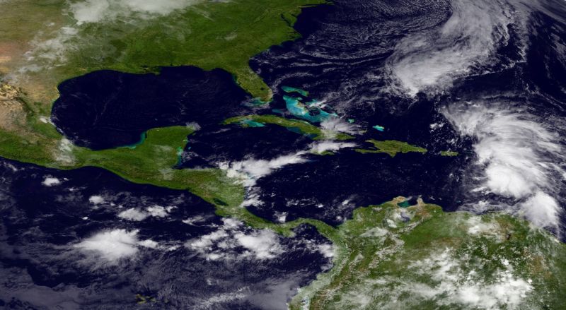 Imagem de satélite mostra a aproximação do furacão Rafael da costa do Caribe | REUTERS/NASA/NOAA/GOES Project