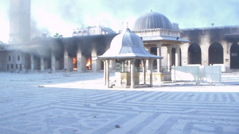 Fogo atingiu a Grande Mesquita dos Omíadas em Aleppo | Reuters/ Divulgação/ Shaam News Network