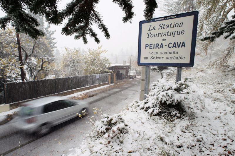 Neve atingiu a cidade de Nice | Jean Magnenet/ AFP