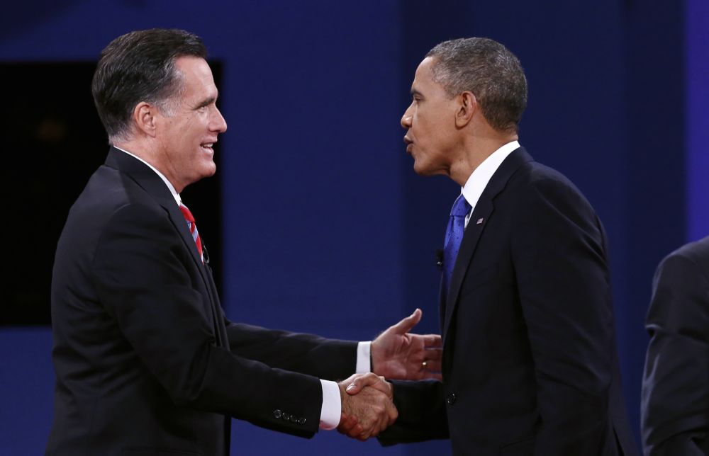 Romney (à esq.) e Obama (à dir.) se enfrentaram na segunda-feira (22) à noite no último debate antes das eleições presidenciais nos EUA | Reuters/Kevin Lamarque