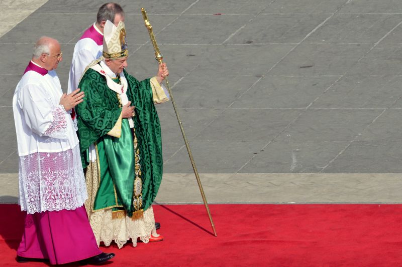 Bento XVI lidera a celebração que deu início ao Ano da Fé | AFP Photo/Andreas Solaro