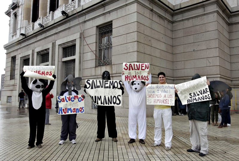 Protesto contra a descriminalização do aborto, em Montevidéu | Andres Stapff/Reuters