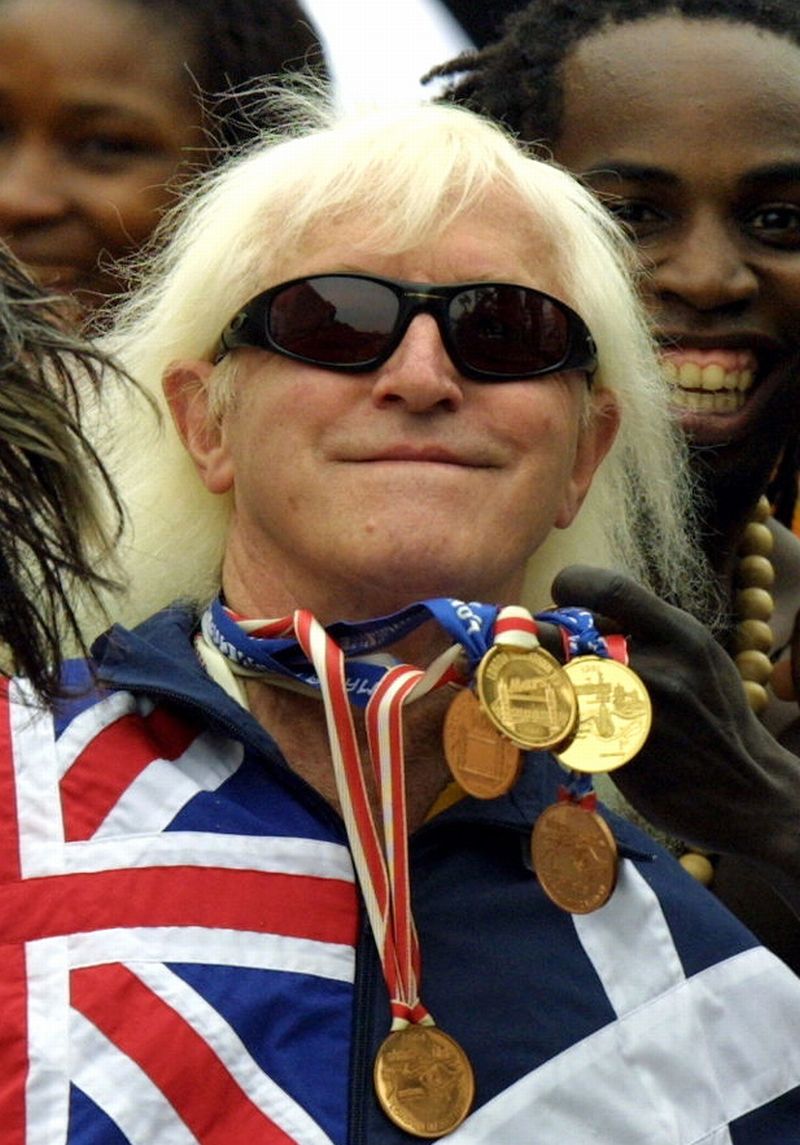 Jimmy Savile em foto tirada em 2002 | Adrian Dennis/ AFP