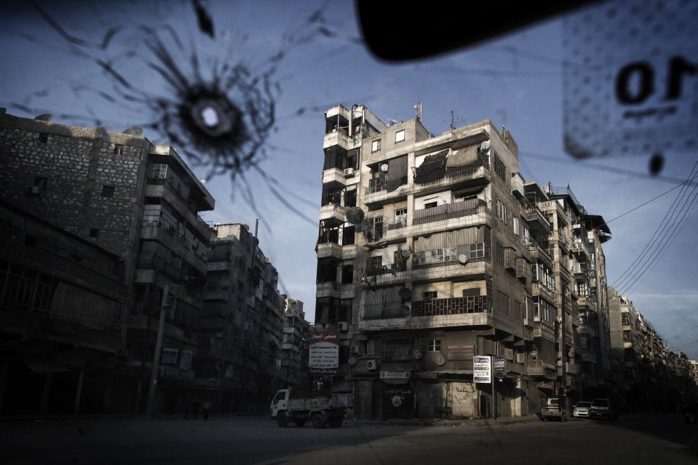 Som de tiros e de bombardeios podiam ser ouvidos por toda a cidade de Aleppo nesta segunda-feira (29) | AFP Photo/Javier Manzano