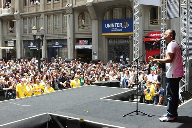 Show Dudu Nobre no Palco Conexões na Virada Cultural de Curitiba |