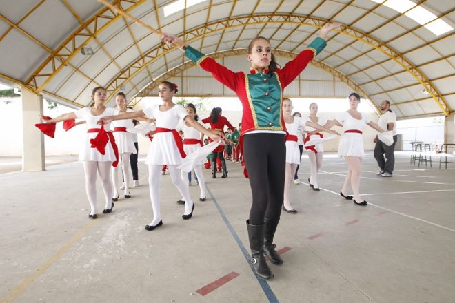 A mor Evelin dos Santos comanda o corpo coreográfico | 