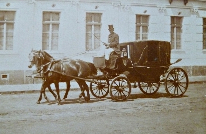 Curitiba antiga: diligências ligavam às cidades dos Campos Gerais, às quais se chegava em quatro dias de viagem, com pernoites e trocas de cavalos | Divulgação