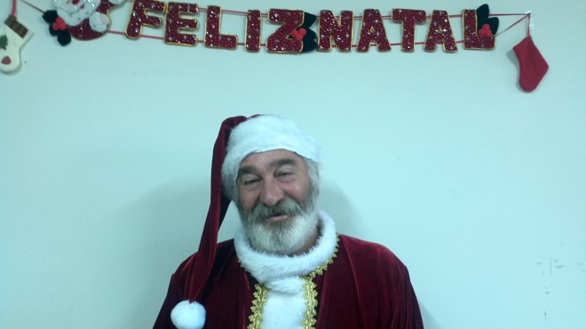 Alcides Tufureti, 62 anos, o Noel Voador |