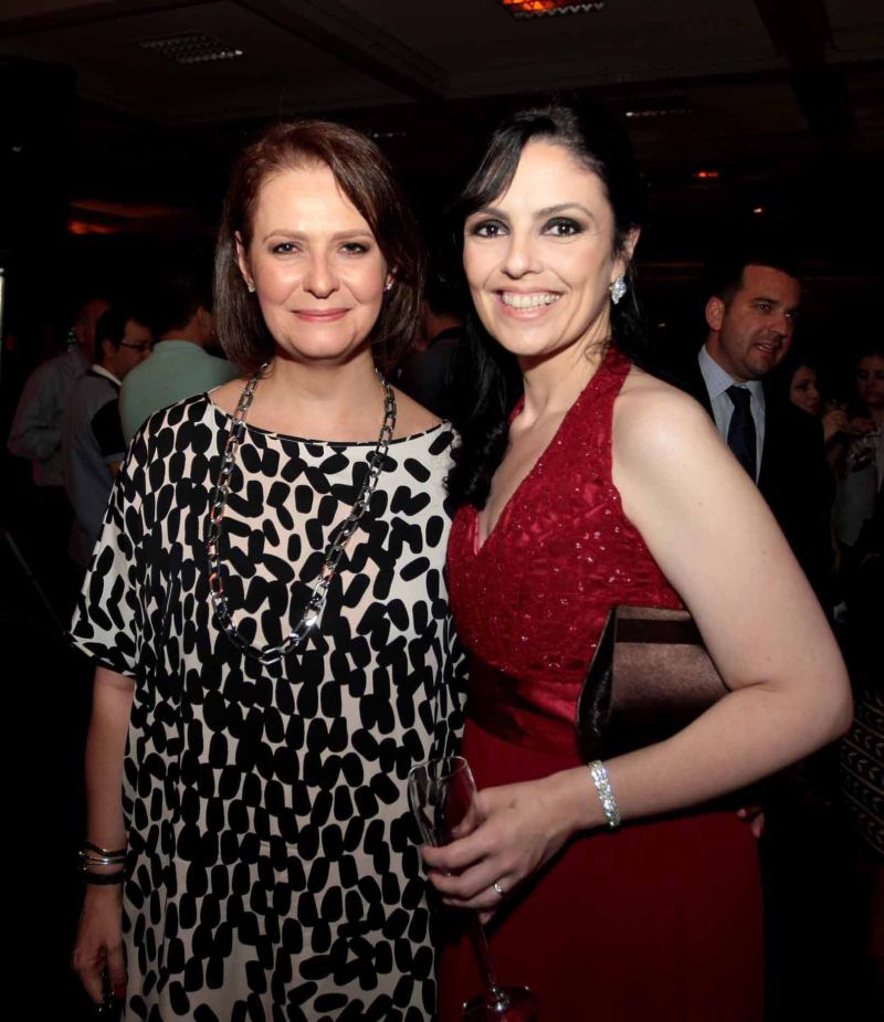 A superintendente do ParkShopping Barigüi, Jacqueline Vieira de Lemos (à esq.), e a diretora de marketing da Rede Condor Super Center, Elaine Munhoz, na festa de premiação do Top de Marketing da ADVB-PR. Jaqueline foi eleita Personalidade de Marketing 2012 e o Condor venceu na categoria Varejo com o case Condor Online, pelo segundo ano consecutivo | Jader da Rocha