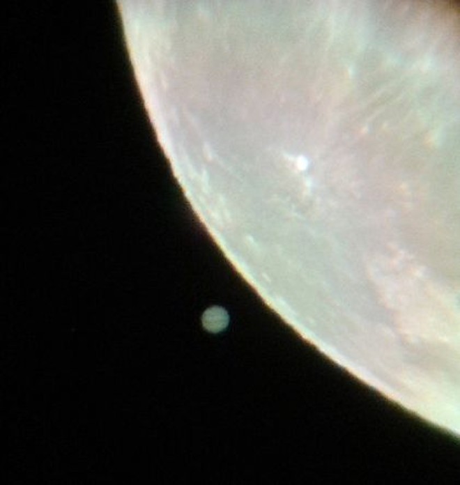 Foto tirada pelo leitor Alisson Barboza, de Antonina, no litoral do Paraná, com o auxílio de um telescópio | 