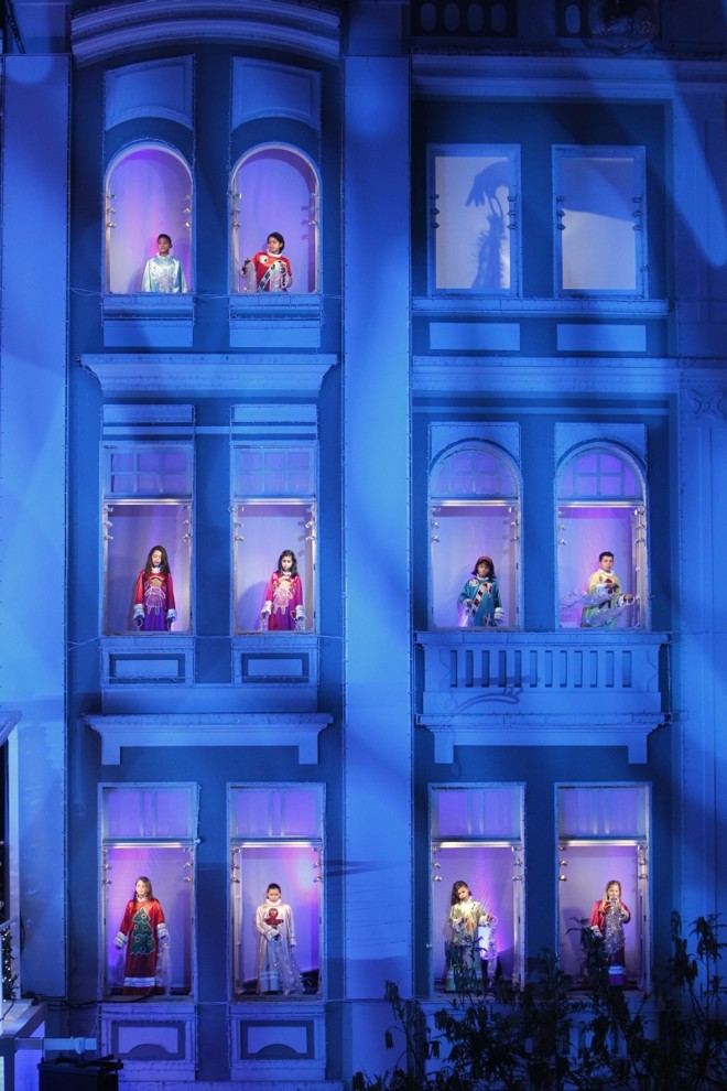 O espetáculo é um show de luzes e cores | 