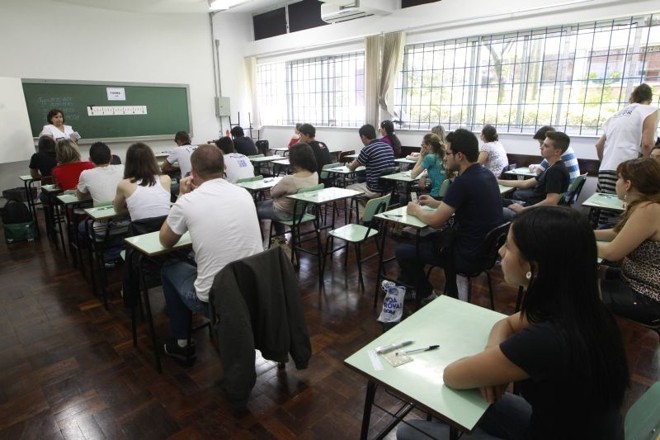 Sala cheia para a prova do vestibular da UFPR |