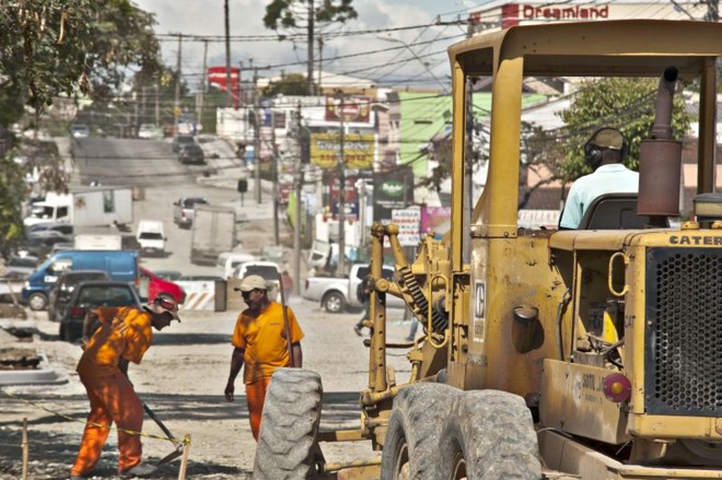 Na Fagundes Varela, lojista passou a fazer entrega em domicílio | 