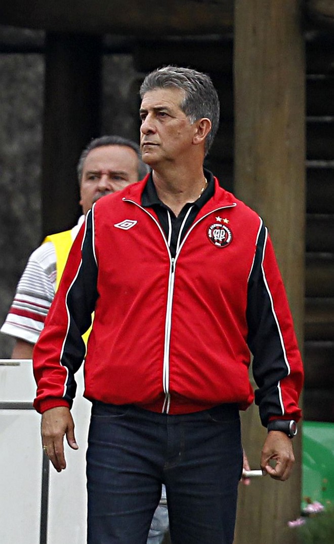 Drubscky reconhece que vitória sobre o São Caetano foi um bom avanço na direção do acesso, mas cobra pés no chão do Atlético | Albari Rosa / Gazeta do Povo