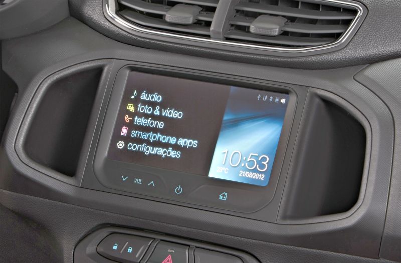 Painel multimídia do Onix, da GM: músicas, fotos, vídeos e aplicativos do celular para o carro | Divulgação/GM