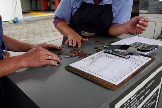 Alguns consumidores pagaram com moedas de baixo valor: forma de protesto pela alta dos combustíveis | 