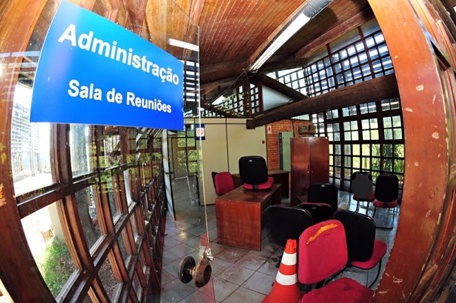 Cadeiras e outros móveis não podem mais ser aproveitados | 