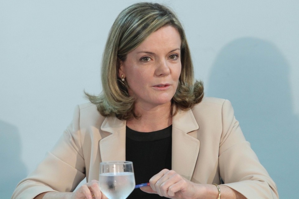 Gleisi, quando ainda era senadora, apresentou o projeto para acabar com 14º e 15º salários | Wenderson Araújo/ Gazeta do Povo