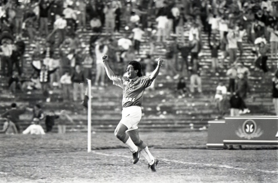 Alegria de Maurílio na vitória do Paraná sobre o Atlético, em agosto de 1992 | Arquivo/ Gazeta do Povo