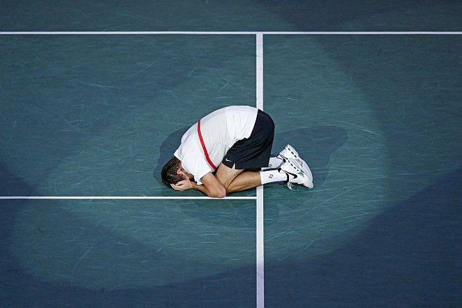 Emocionado, o jovem Jerzy Janowicz comemora ter chegado à final na primeira vez que disputa uma chave do Masters 1000 | Reuters