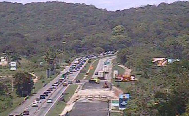 Imagem da Câmera da Ecovia no Km 25 da BR-277 na região de Morretes por volta das 15h |