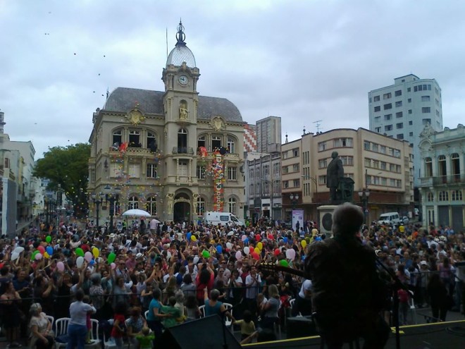 Balões coloridos encerraram apresentação de Menescal |