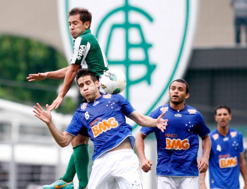 Destaque para o bem e para o mal: Éverton Ribeiro marcou o gol do Coritiba e deu um tapa no companheiro Lincoln | Washington Alves/ Vipcomm