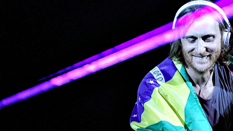 David Guetta em São Paulo, no começo do ano: coração verde e amarelo | Divulgação