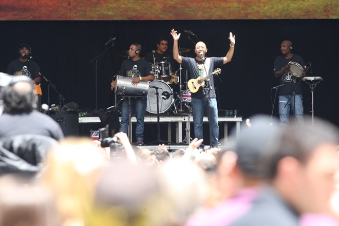 Show Dudu Nobre no Palco Conexões na Virada Cultural de Curitiba |