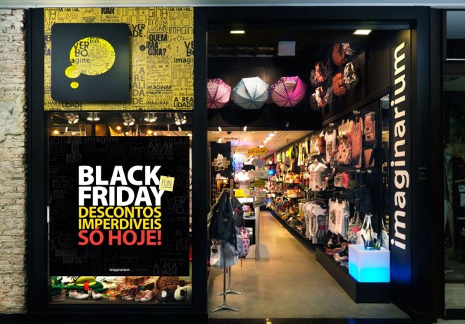 Vitrine de uma loja da Imaginarium: comércio eletrônico e redes varejistas aderiram às promoções | 