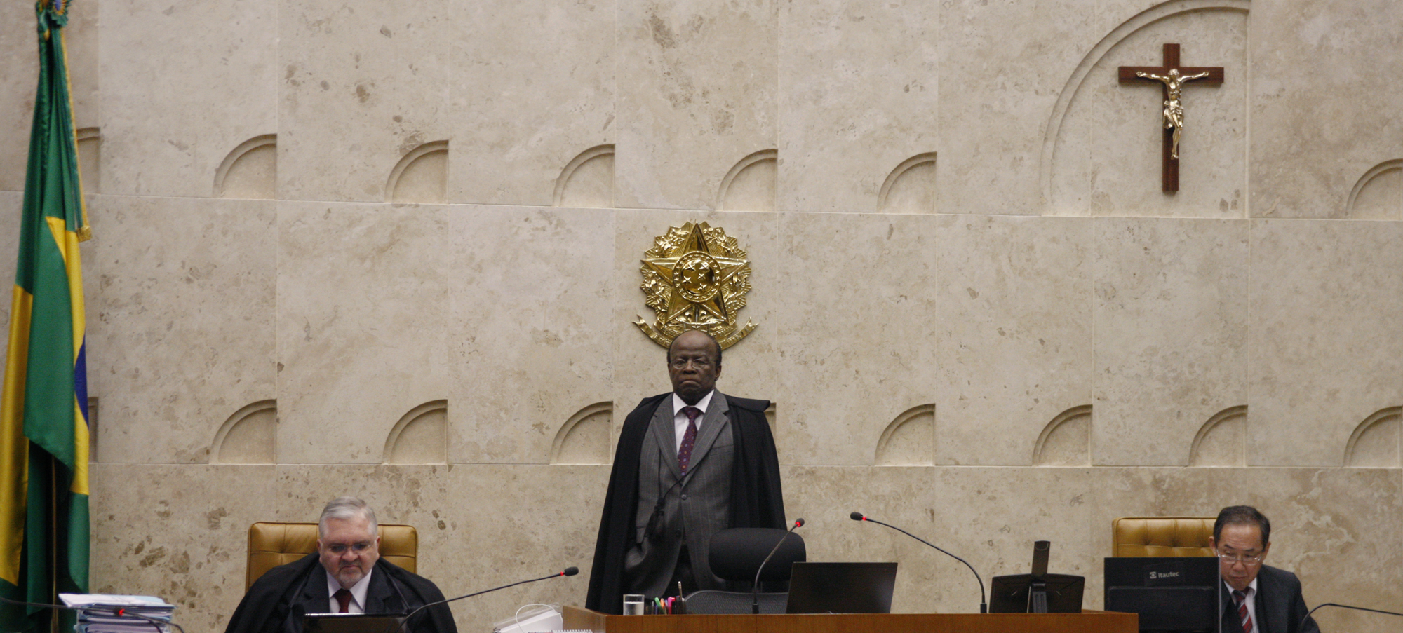 Ministro Joaquim Barbosa comanda a primeira sessão do STF como presidente do órgão nesta quarta-feira (21). Posse oficial será nesta quinta (22) | Gervásio Baptista / STF / Divulgação