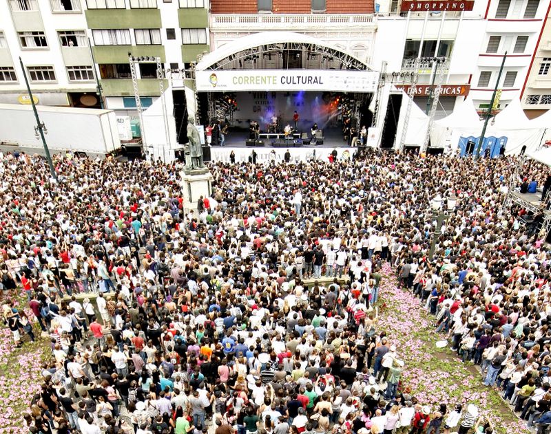 O palco Riachuelo atraiu uma multidão na edição de 2011 | Hugo Harada/Gazeta do Povo