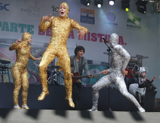 Show teve elementos circenses |