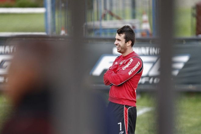 Elias é um dos jogadores com contrato longo com o Atlético que quer usufruir do glamour da Primeira Divisão | Daniel Castellano/Gazeta do Povo