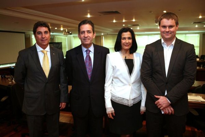O diretor do WTC Curitiba, Beto Lenz César (à esq.), recepcionou em Curitiba o presidente do Citibank Brasil, Hélio Lima Magalhães (ao seu lado), a presidente do Grupo Full Jazz de Comunicação, Christina Carvalho Pinto, e o vice-presidente do WTC Brasil, Leonardo Figueiró (à dir.), para o lançamento nacional do projeto