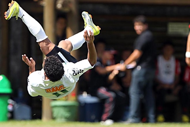 Atlético largou na frente da decisão do Paranaense sub-18, com vitória por 1 a 0 sobre o Coritiba | 