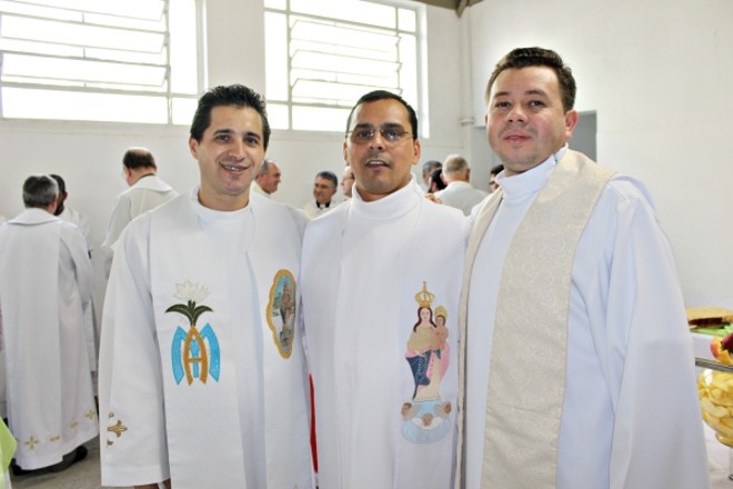 Os padres Redentoristas Luiz Langer, Sérgio Campos e Ademar Maia (da esq. para a dir.) comandaram a programação de abertura dos preparativos para os 200 anos da Festa da Padroeira do Paraná, Nossa Senhora do Rocio, que se comemorarão em 2013. O evento religioso, encerrado nesta sexta-feira, movimentou o santuário de Paranaguá, do qual Padre Sérgio é reitor | 