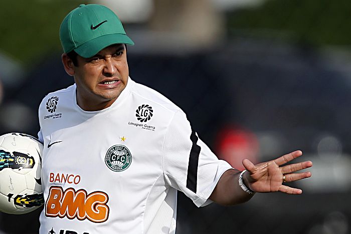Última partida do ano do Coritiba, domingo, contra o Figueirense, servirá para o técnico Marquinhos Santos analisar jogadores para 2013 | Albari Rosa / Gazeta do Povo
