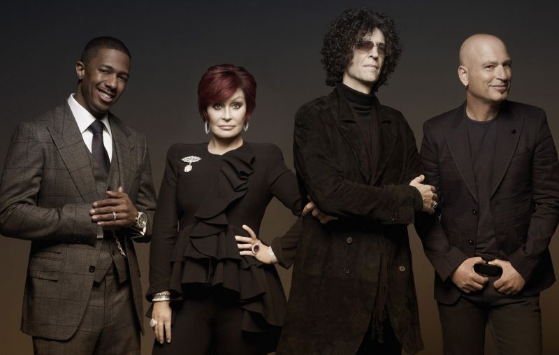 Os jurados do programa, com Nick (esq.): simpatia por um ou outro participante | Divulgação