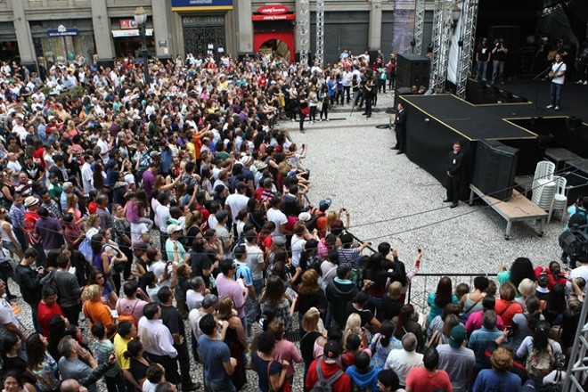 Show Dudu Nobre no Palco Conexões na Virada Cultural de Curitiba |