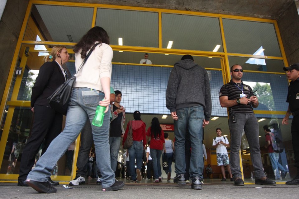 Os que dedicam mais de 11 horas semanais para estudar extraclasse somam 28,2% | Marcos Borges / Gazeta do Povo