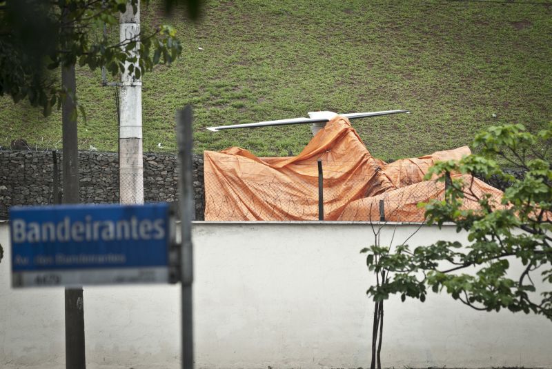 O jato permanecia no local do acidente ontem à tarde | Marcelo Camargo/Agência Brasil