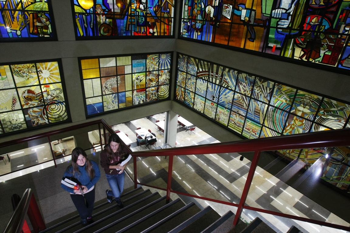 A biblioteca da PUCPR está entre as mais bem avaliadas pela reportagem | Marcelo Elias / Gazeta do Povo