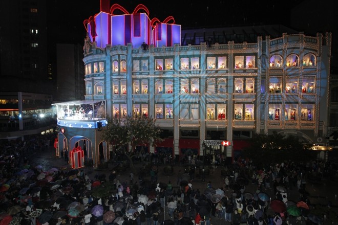 O espetáculo já virou uma das principais tradições do Natal curitibano | 