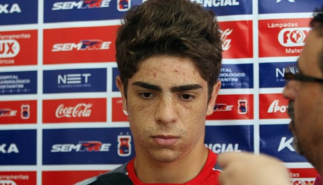 Para Luisinho, Tricolor não pode pensar no risco de queda na hora de entrar em campo | André Rodrigues / Gazeta do Povo