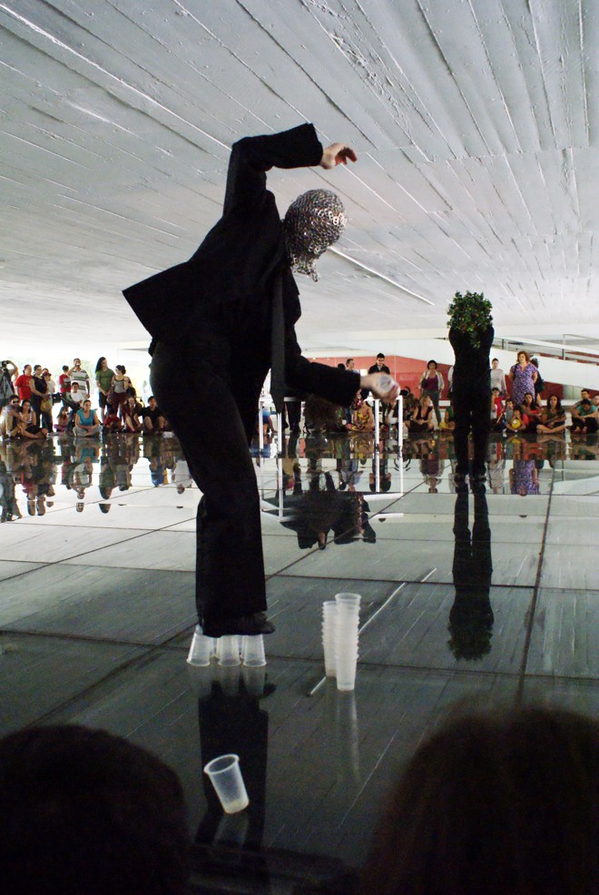 A performance aconteceu no pátio do MON | 