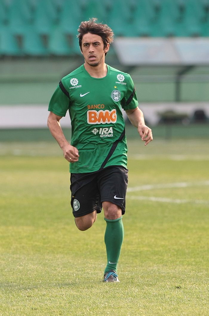 Robinho entra no lugar de Rafinha no ataque do Coxa contra o Figueirense | Ivonaldo Alexandre / Gazeta do Povo