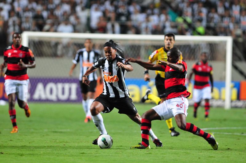 Atlético-MG, de Ronaldinho, não conseguiu passar pelo Falmengo | Alexandre Guzanshe / Estado de Minas