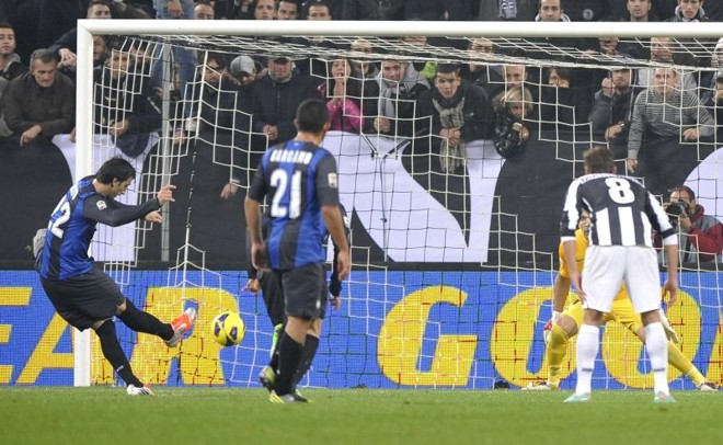 Diego Milito foi o protagonista do clássico entre Inter e Juventus | Reuters