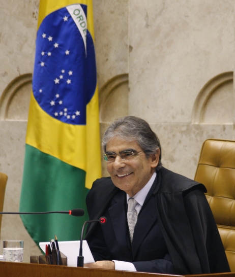 Só tem futuro político quem compreender que estamos vivendo esta era em que nada durante muito tempo pode se passar às escondidas Carlos Ayres Britto, em sua última sessão plenária do STF na quarta-feira passada | Gervásio Baptista